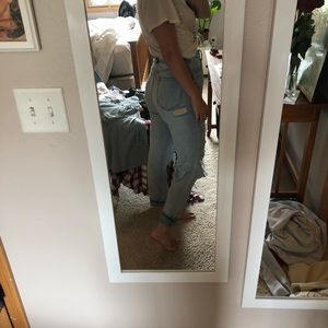 URBAN OUTFITTERS RIPPED MOM JEANS
